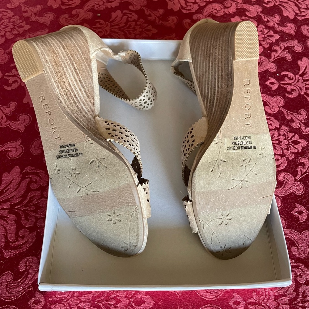 Report Sandals. New, never worn wedge sandal with cutout straps - Picture 2 of 5